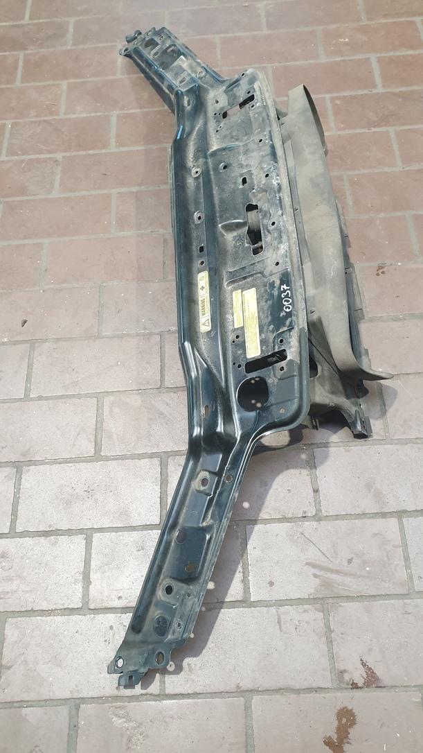 Foto: SCHLOSSTRÄGER / FRONTBLECH eines Volvo S60 2.4 Aut.