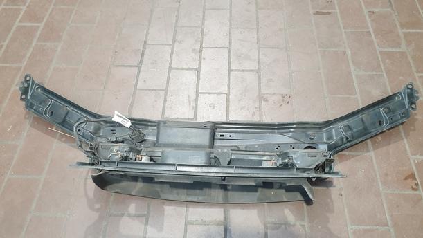 Foto: SCHLOSSTRÄGER / FRONTBLECH eines Volvo S60 2.4 Aut.