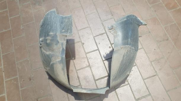 Foto: RADHAUSSCHALE / INNENKOTFLÜGEL VORNE LINKS eines Volvo S60 2.4 Aut.