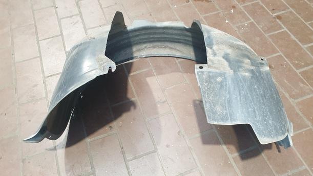 Foto: RADHAUSSCHALE / INNENKOTFLÜGEL VORNE LINKS eines Volvo S60 2.4 Aut.