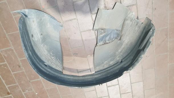 Foto: RADHAUSSCHALE / INNENKOTFLÜGEL VORNE LINKS eines Volvo S60 2.4 Aut.