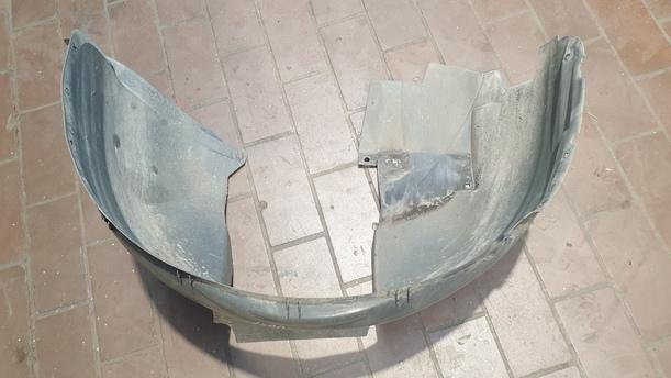 Foto: RADHAUSSCHALE / INNENKOTFLÜGEL VORNE LINKS eines Volvo S60 2.4 Aut.