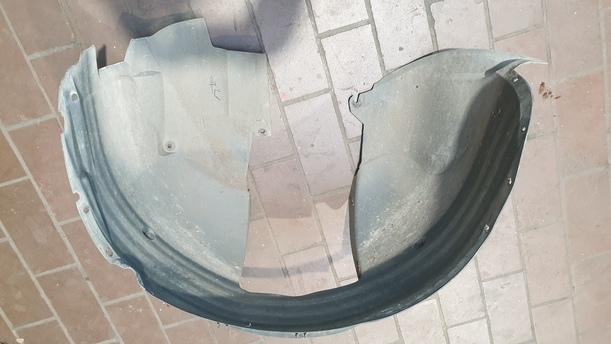 Foto: RADHAUSSCHALE / INNENKOTFLÜGEL RECHTS eines Volvo S60 2.4 Aut.