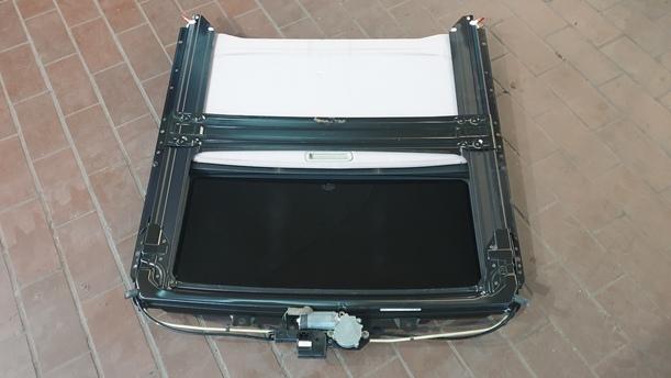 Foto: SCHIEBEDACH eines Volvo S60 2.4 Aut.