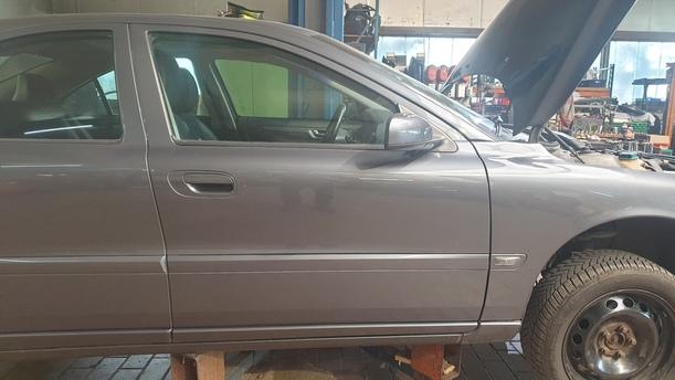 Foto: TÜR VORNE RECHTS eines Volvo S60 2.4 Aut.