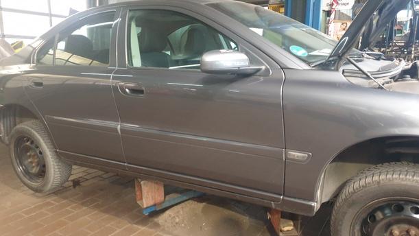 Foto: TÜR VORNE RECHTS eines Volvo S60 2.4 Aut.