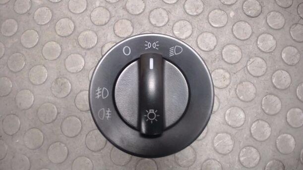 Foto: LICHTSCHALTER ( FÜR NEBELSCHEINWERFER ) eines VW Polo 1.4