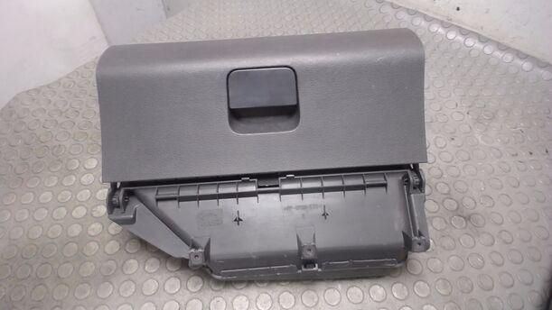 Foto: HANDSCHUHFACH eines VW Polo 1.4