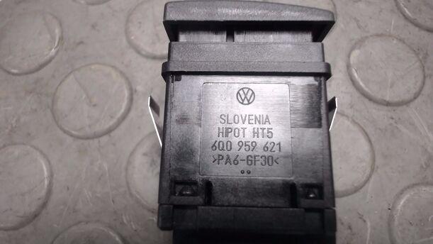 Foto: SCHALTER HECKSCHEIBENHEIZUNG eines VW Polo 1.4