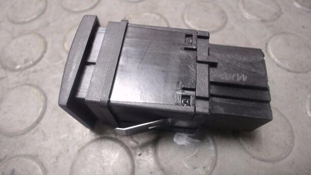 Foto: SCHALTER WARNBLINKANLAGE / WARNBLINKSCHALTER eines VW Polo 1.4