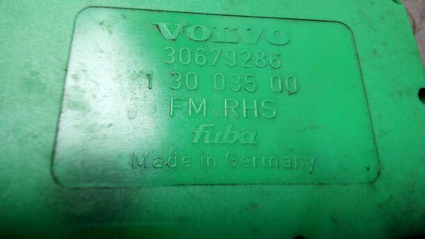 Foto: ANTENNENVERSTÄRKER eines Volvo S60 2.4 Aut.