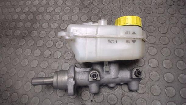 Foto: HAUPTBREMSZYLINDER eines VW Polo 1.4