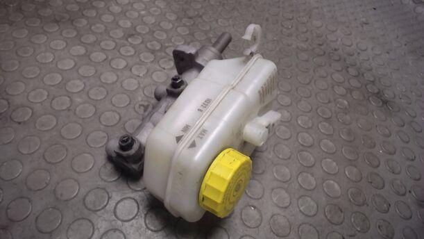 Foto: HAUPTBREMSZYLINDER eines VW Polo 1.4