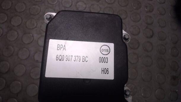 Foto: HAUPTBREMSAGGREGAT ABS eines VW Polo 1.4