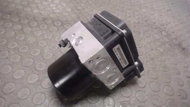 Foto: HAUPTBREMSAGGREGAT ABS eines VW Polo 1.4