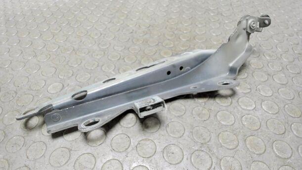 Foto: MOTORHAUBENSCHARNIER LINKS eines Volvo S60 2.4 Aut.