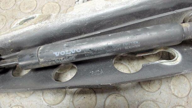 Foto: MOTORHAUBENSCHARNIER LINKS eines Volvo S60 2.4 Aut.