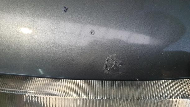 Foto: MOTORHAUBE eines VW Polo 45