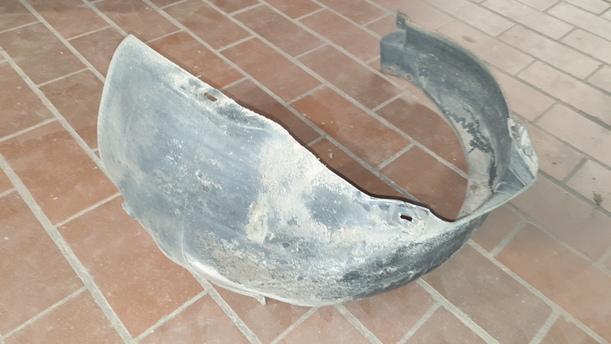 Foto: INNENKOTFLÜGEL / RADHAUSSCHALE LINKS eines VW Polo 45