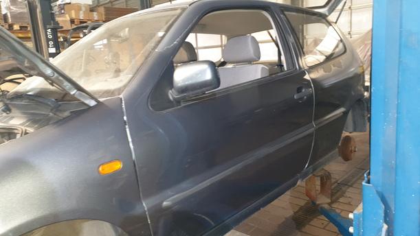 Foto: TÜR VORN LINKS (2/3-TÜRER) eines VW Polo 45