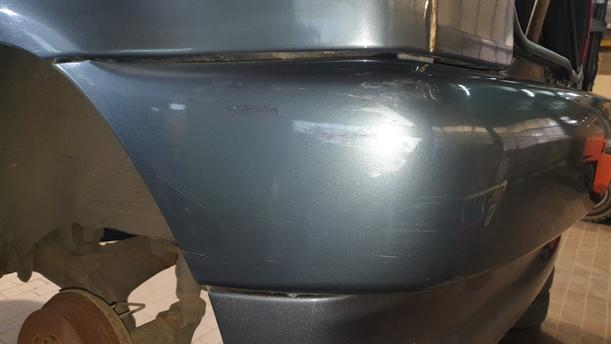 Foto: STOSSSTANGENOBERTEIL HINTEN eines VW Polo 45