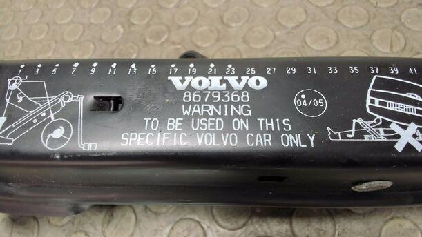 Foto: WAGENHEBER eines Volvo S60 2.4 Aut.