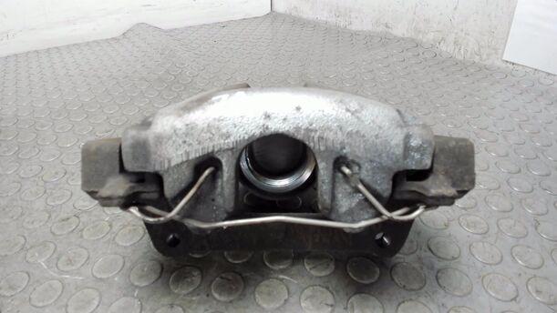 Foto: BREMSSATTEL VORNE LINKS eines Volvo S60 2.4 Aut.