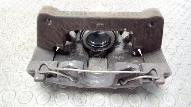 Foto: BREMSSATTEL VORNE LINKS eines Volvo S60 2.4 Aut.