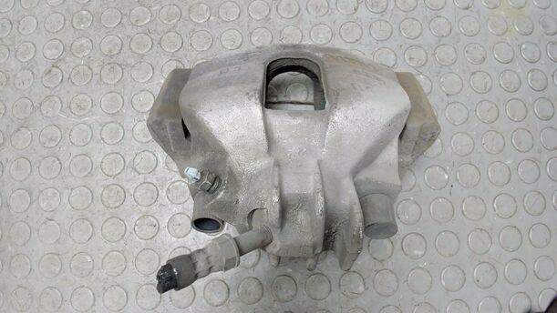 Foto: BREMSSATTEL VORNE LINKS eines Volvo S60 2.4 Aut.