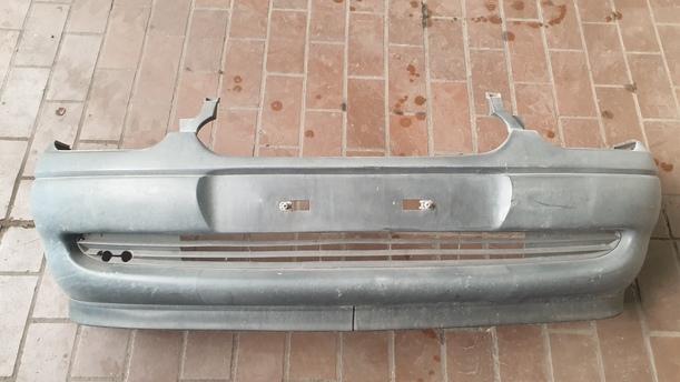 Foto: STOSSFÄNGER / STOSSSTANGE VORNE eines Opel Corsa