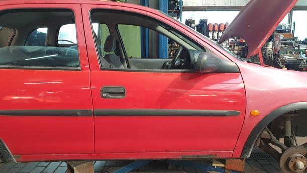 Foto: TÜR VORNE RECHTS ( 4/5 TÜRER ) eines Opel Corsa