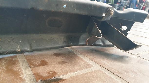 Foto: VERSTÄRKUNG VORN eines Opel Corsa
