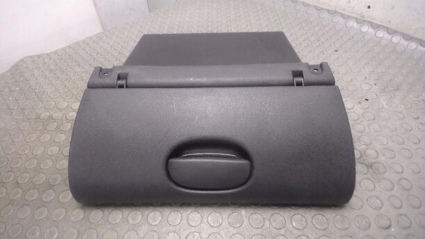 Foto: HANDSCHUHFACH eines Opel Corsa