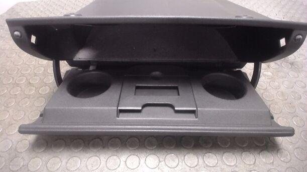 Foto: HANDSCHUHFACH eines Opel Corsa