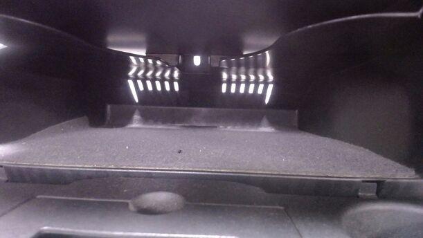 Foto: HANDSCHUHFACH eines Opel Corsa