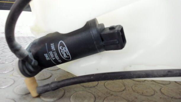 Foto: SCHEIBENWASCHBEHÄLTER eines Mazda 2 1.25l