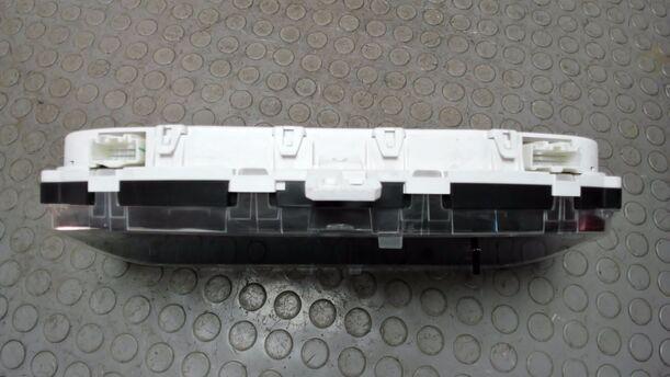 Foto: TACHOEINHEIT / KOMBIINSTRUMENT eines Mazda 2 1.25l