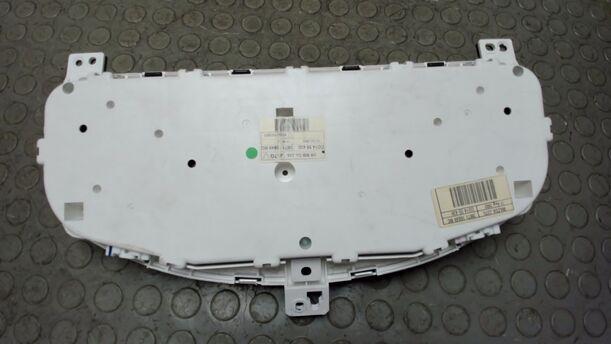 Foto: TACHOEINHEIT / KOMBIINSTRUMENT eines Mazda 2 1.25l