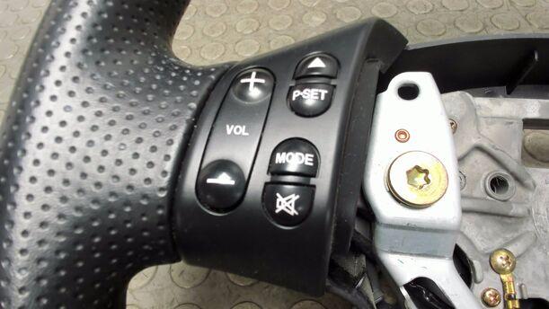 Foto: LENKRAD eines Mazda 2 1.25l