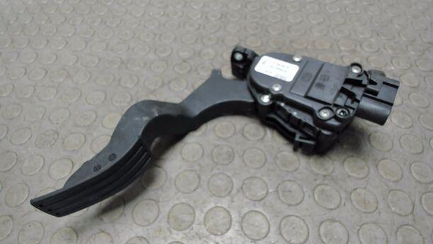 Foto: GASPEDAL ( BENZIN / SCHALTGETRIEBE ) eines Mazda 2 1.25l