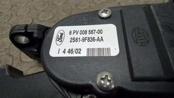 Foto: GASPEDAL ( BENZIN / SCHALTGETRIEBE ) eines Mazda 2 1.25l