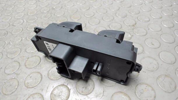 Foto: FENSTERHEBERSCHALTER eines Mazda 2 1.25l