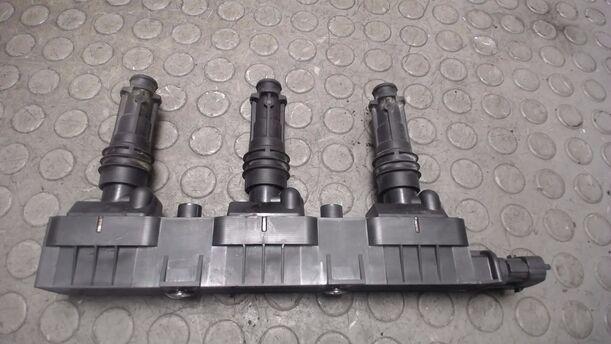 Foto: ZÜNDSPULE X10XE ( BOSCH ) eines Opel Corsa