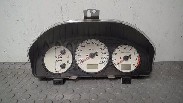 Foto: TACHOEINHEIT/ KOMBIINSTRUMENT eines Mazda Premacy 1.9