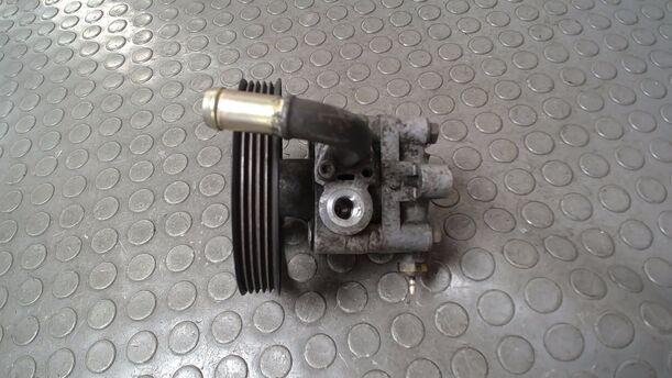 Foto: PUMPE SERVOLENKUNG/ SERVOPUMPE eines Mazda Premacy 1.9