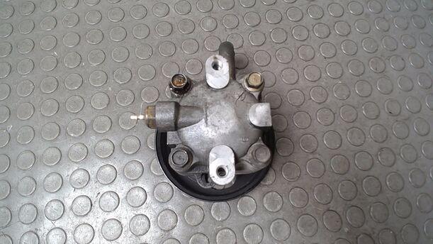 Foto: PUMPE SERVOLENKUNG/ SERVOPUMPE eines Mazda Premacy 1.9