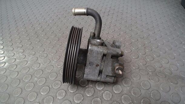 Foto: PUMPE SERVOLENKUNG/ SERVOPUMPE eines Mazda Premacy 1.9
