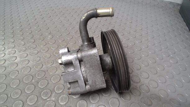 Foto: PUMPE SERVOLENKUNG/ SERVOPUMPE eines Mazda Premacy 1.9