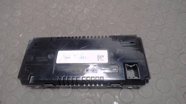 Foto: ANZEIGEEINHEIT / INFODISPLAY eines Opel Astra 2.0 CDTI DPF ecoFLEX SportsTourer Start/Stop