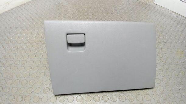 Foto: HANDSCHUHFACH eines Mazda 2 1.25l